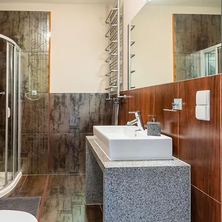 Royal Tulip, Sun & Snow *